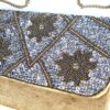 20251013_154015 Bolsa indiana clutch carteira tecido com bordados florais bege e metalizados