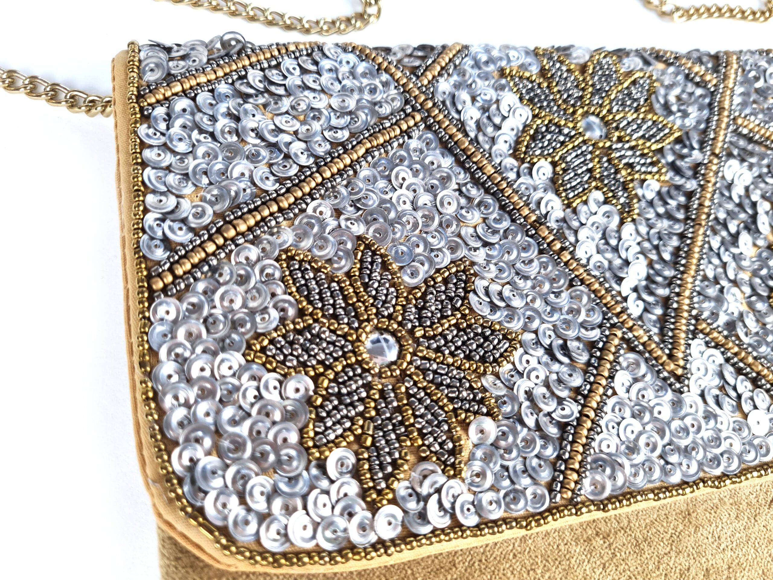 20251013_154018 Bolsa indiana clutch carteira tecido com bordados florais bege e metalizados