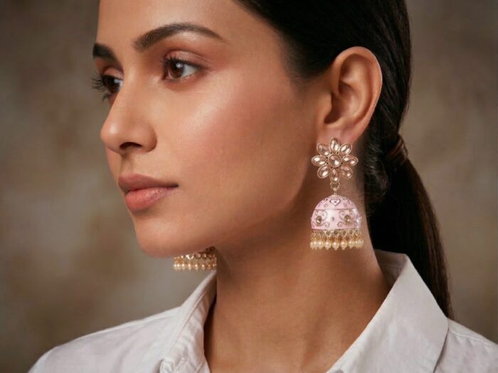 brinco indiano de sino rosa com pérolas Brinco indiano Meenakari Jhumka sino floral rosa claro esmaltado