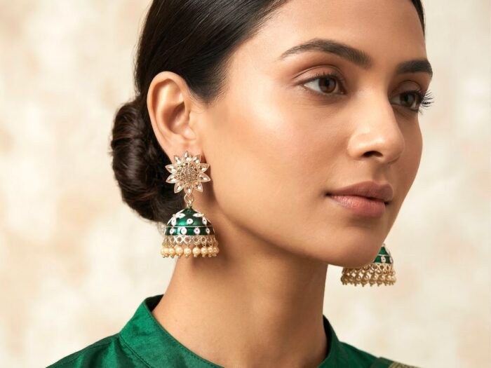 Brinco indiano Meenakari Jhumka sino floral verde esmaltado