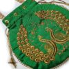 20251003_170021 Bolsa indiana de festa de tecido bordado verde com pavão e alça de pérolas