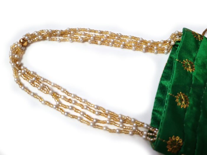 20251003_170023 Bolsa indiana de festa de tecido bordado verde com pavão e alça de pérolas