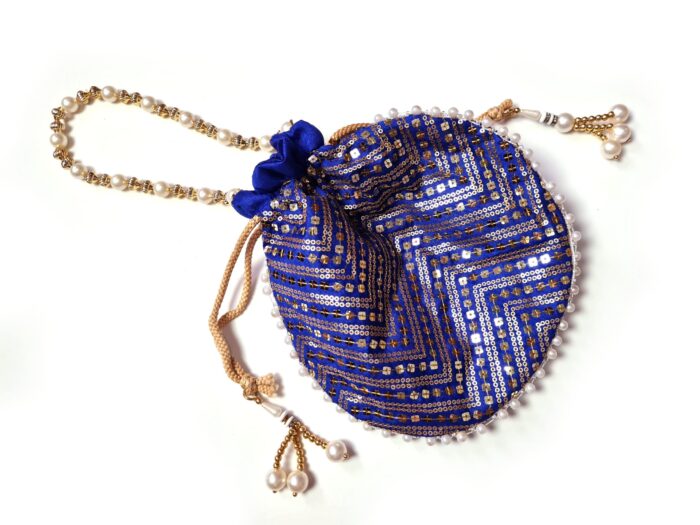 Bolsa indiana de festa de tecido bordado azul alça de pérolas