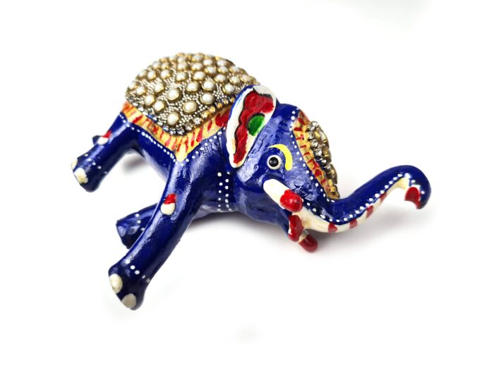 Elefante de metal esmaltado com técnica cloisonné azul com pérolas e pedras