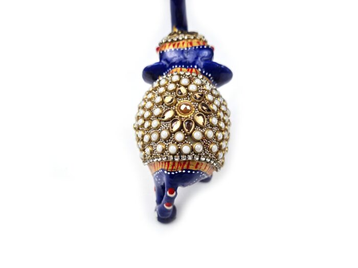 Elefante de metal esmaltado com técnica cloisonné azul com pérolas e pedras