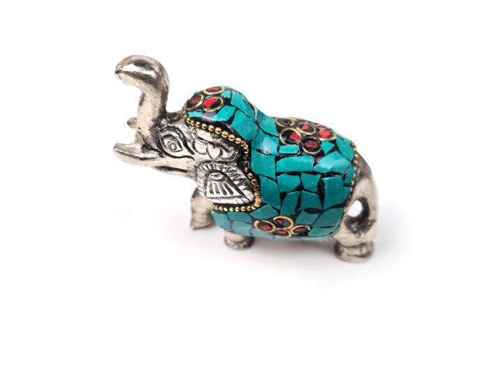 20260122_162405 Elefante indiano de metal prateado mosaico de pedras naturais turquesa e coral