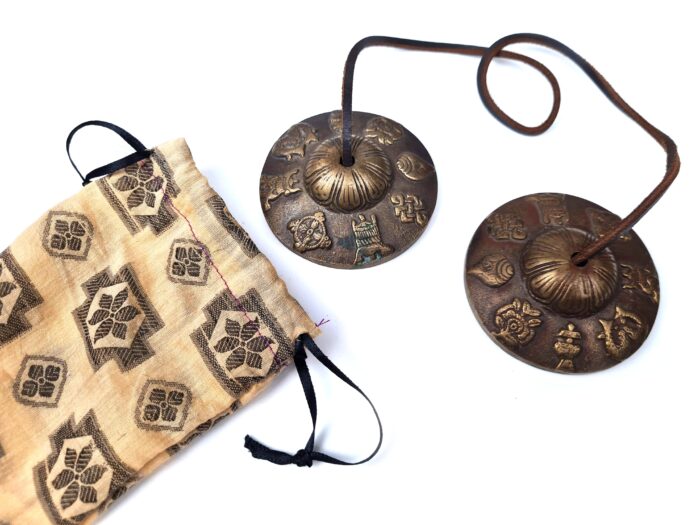 Manjira tibetana (tingsha) de bronze 7 ligas com 8 símbolos auspiciosos
