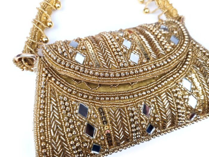 Bolsa Lakshmi Devi luxuosa e dourada toda bordada para festas