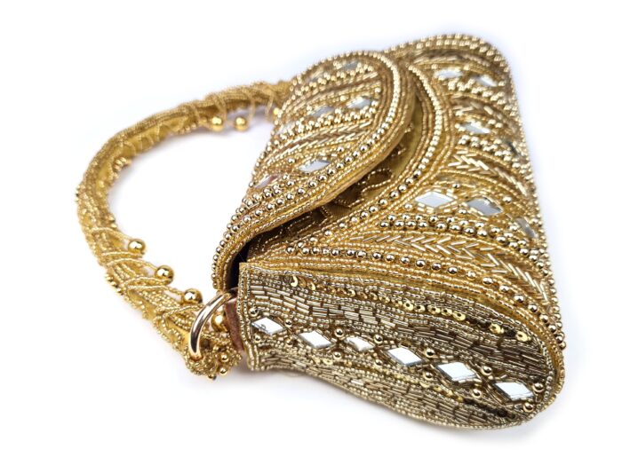 Bolsa Lakshmi Devi luxuosa e dourada toda bordada para festas