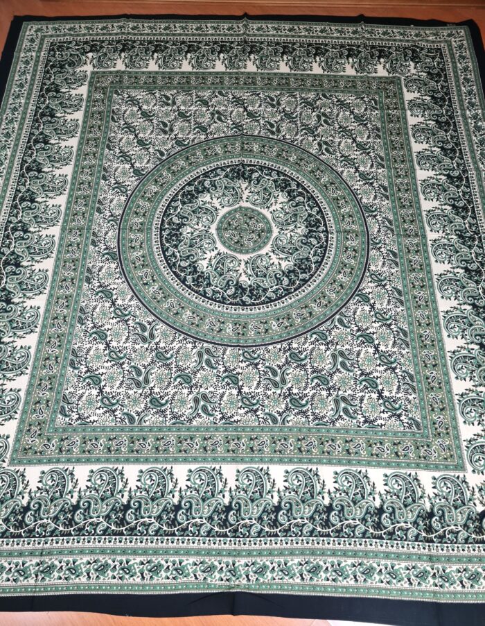 20260202_155342 Colcha indiana ou painel decorativo Mandala Paisley preto bege e verde 2,40m