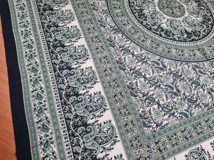 20260202_155356 Colcha indiana ou painel decorativo Mandala Paisley preto bege e verde 2,40m