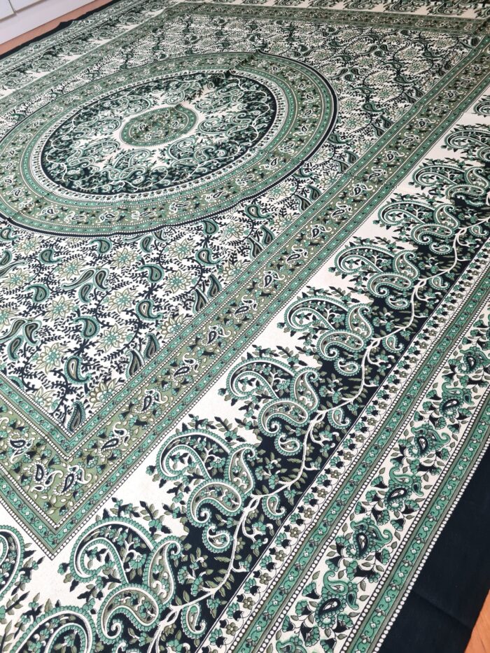 20260202_155437 Colcha indiana ou painel decorativo Mandala Paisley preto bege e verde 2,40m