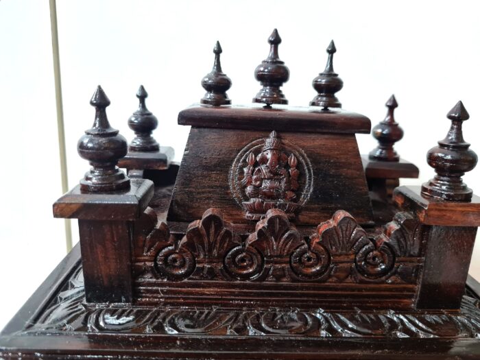 Templo hindu artesanal em madeira Rosewood Ganesh
