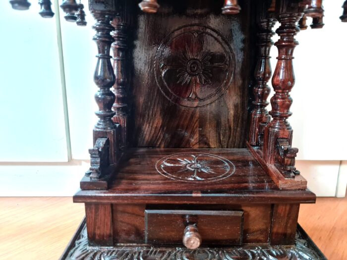 Templo hindu artesanal em madeira Rosewood Ganesh