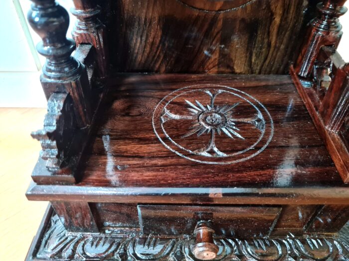 Templo hindu artesanal em madeira Rosewood Ganesh