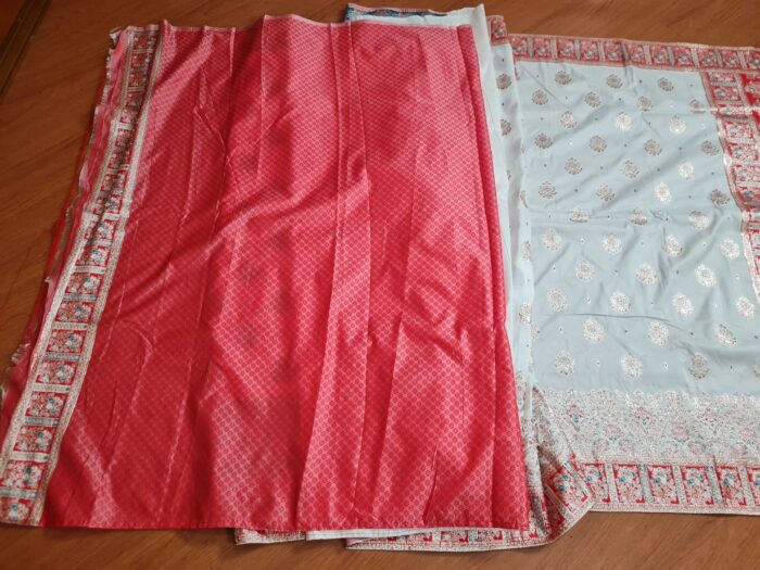 Saree Banarasi Art Silk de seda branco e color modelo Sweta Amritá