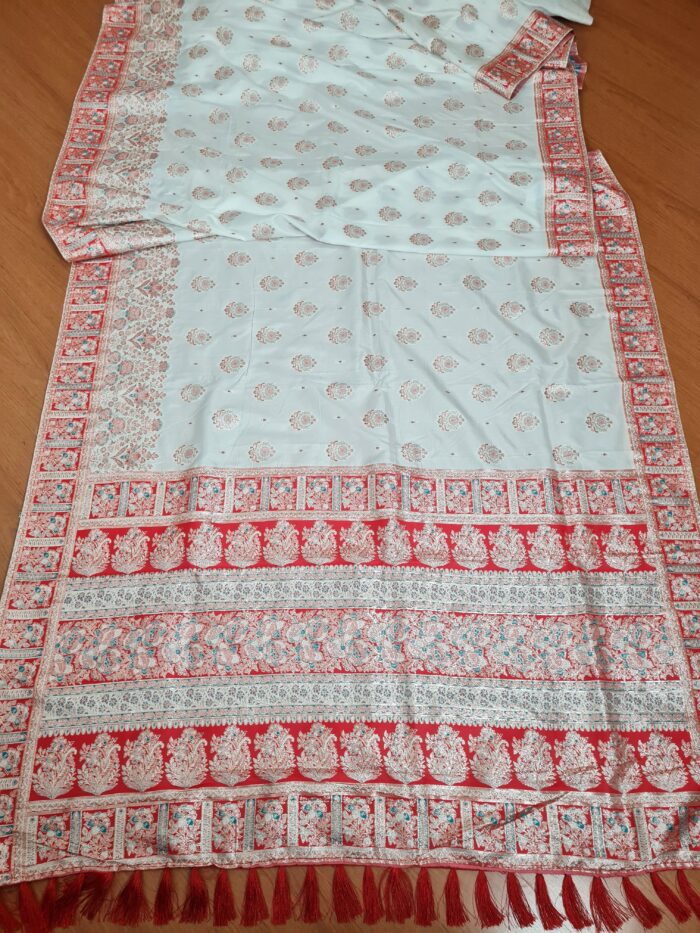 Saree Banarasi Art Silk de seda branco e color modelo Sweta Amritá