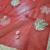 Dupatta vermelha e dourada de noiva com bordados dourados e pedras