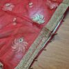 Dupatta vermelha e dourada de noiva com bordados dourados e pedras