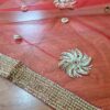 Dupatta vermelha e dourada de noiva com bordados dourados e pedras