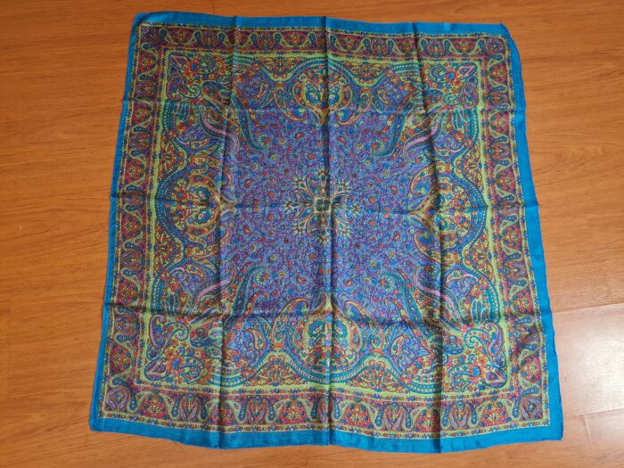 20260204_153924 Lenço indiano de seda pura quadrado estampado azul e color