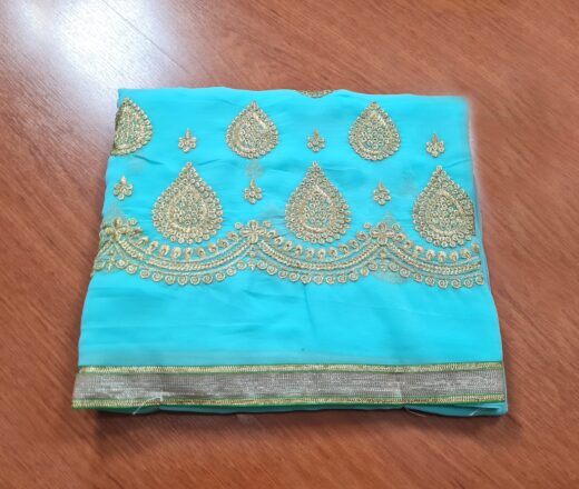 20260204_154327 Saree verde água com dourado para festas modelo Nilaya