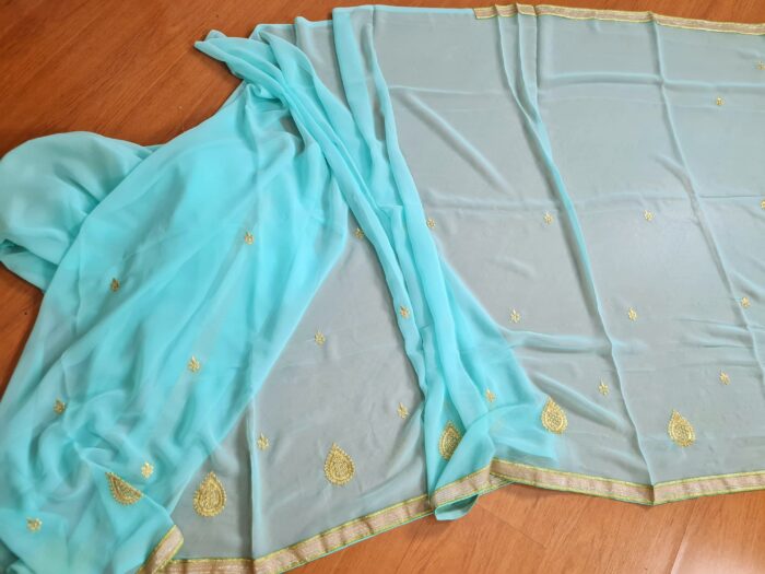 20260204_154503 Saree indiano de crepe de seda verde água com dourado modelo Nilaya