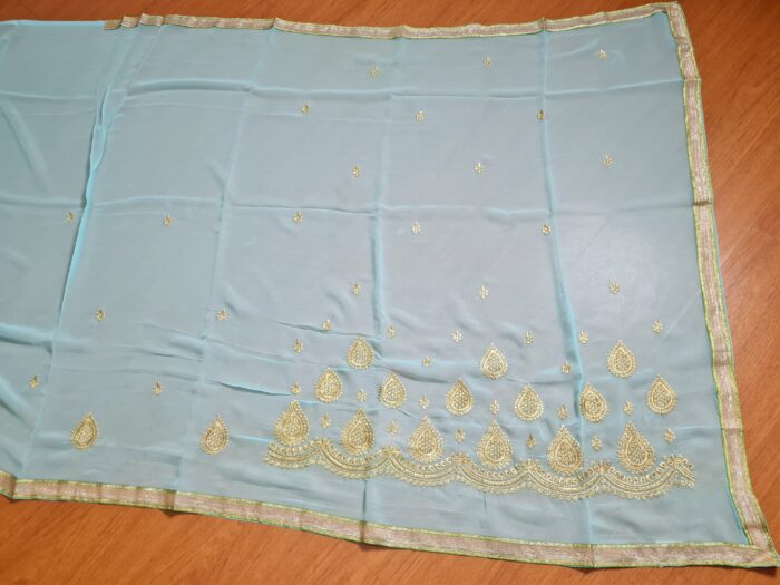 20260204_154542 Saree indiano de crepe de seda verde água com dourado modelo Nilaya