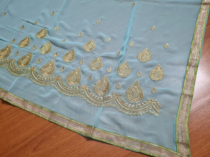 20260204_154549 Saree indiano de crepe de seda verde água com dourado modelo Nilaya