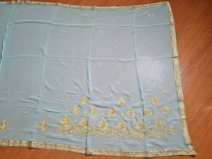 20260204_154604 Saree indiano de crepe de seda verde água com dourado modelo Nilaya