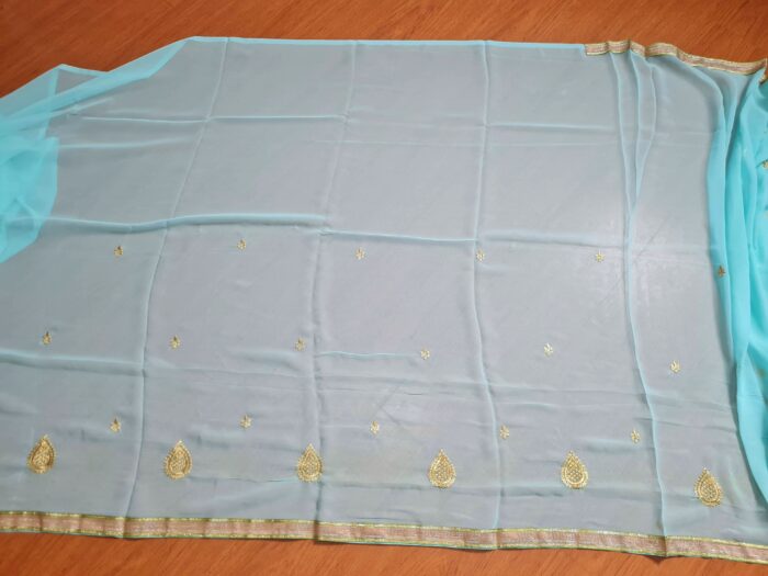 20260204_154624 Saree indiano de crepe de seda verde água com dourado modelo Nilaya