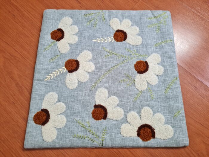KIT 2 capas de almofadas indianas em viscolinho com bordados ponto russo