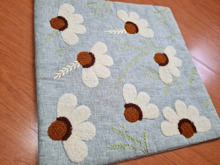 KIT 2 capas de almofadas indianas em viscolinho com bordados ponto russo