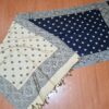 Echarpe indiana algodão com viscose dupla face de arabescos marinho e creme