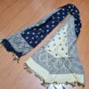Echarpe indiana algodão com viscose dupla face de arabescos marinho e creme