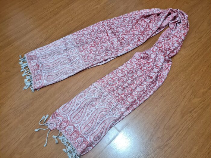 20260225_155515 Echarpe indiana algodão com viscose dupla face floral vermelha e off-white