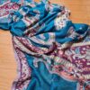 20260225_160636 Echarpe indiana algodão com viscose estampa arabescos azul turquesa e uva