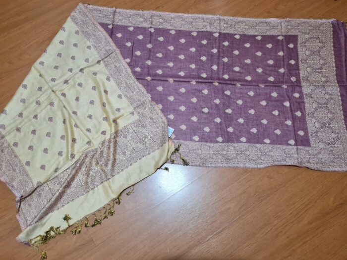 Echarpe indiana algodão com viscose dupla face de arabescos uva claro e creme
