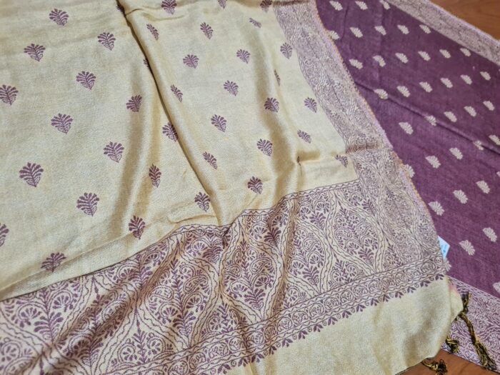 Echarpe indiana algodão com viscose dupla face de arabescos uva claro e creme