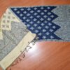 Echarpe indiana algodão com viscose dupla face de arabescos marinho e creme