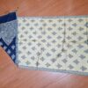Echarpe indiana algodão com viscose dupla face de arabescos marinho e creme