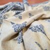 Echarpe indiana algodão com viscose dupla face de arabescos marinho e creme