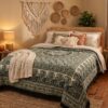 pano de algodao indiano de mandala verde e creme usado na decoração da cama de casal. Quarto Boho Chic zen Colcha indiana ou painel decorativo Mandala Paisley preto bege e verde 2,40m