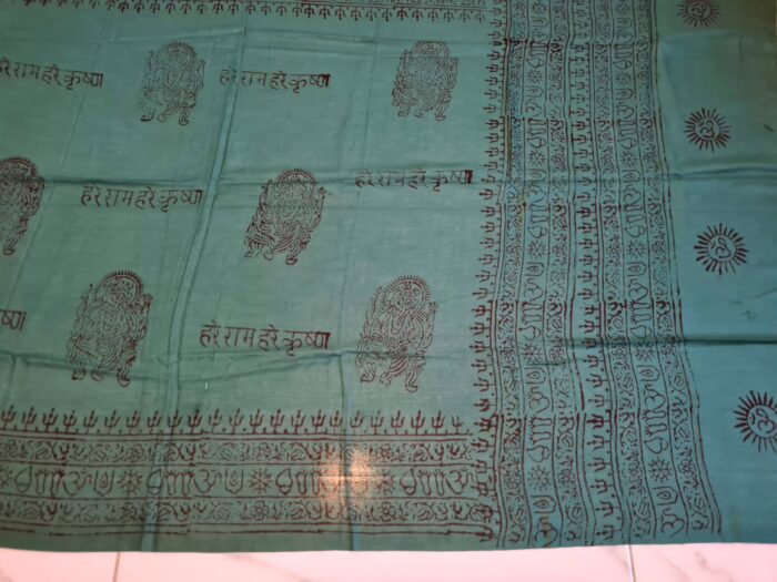 20260321_181941 Chadar indiano (manto de oração) de Ganesha e mantras verde pinheiro