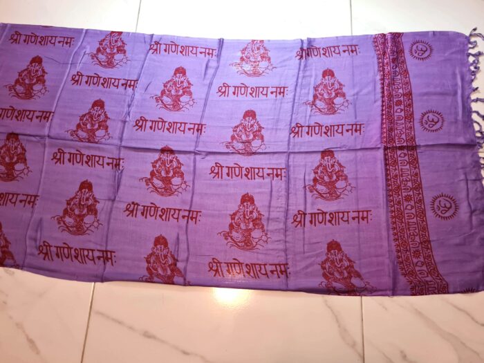 20260321_183251 Chadar indiano (manto de oração) com Ganesha e simbologias roxo