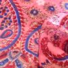 Lenço indiano de seda quadrado estampado vermelho e rosa