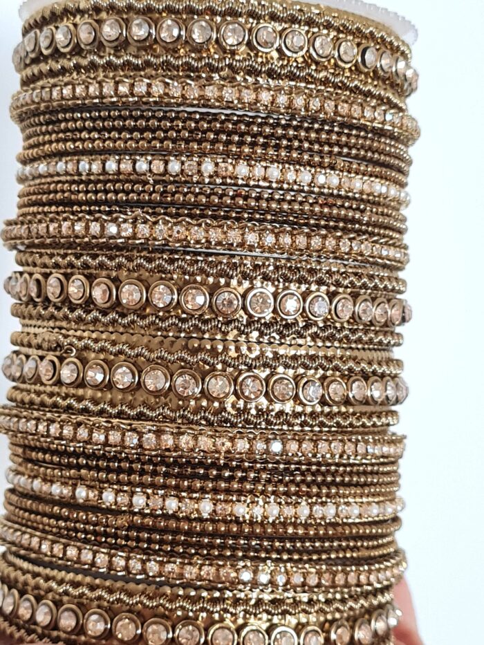Conjunto de pulseiras indianas 23 peças douradas com brilho Maya