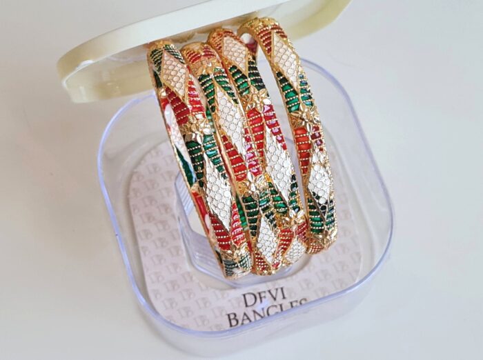 Conjunto Shringar com 4 pulseiras indianas design Meenakari