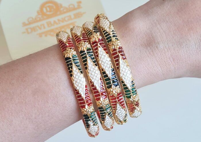 Conjunto Shringar com 4 pulseiras indianas design Meenakari