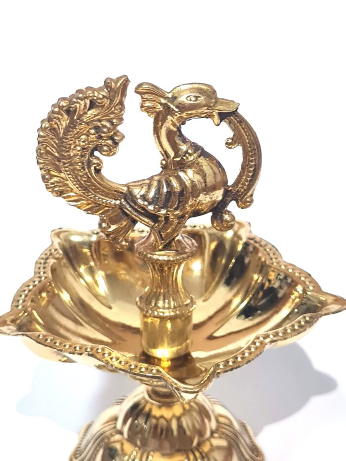 Lamparina indiana Diya de metal dourado design taça flor 5 pontas com pavão